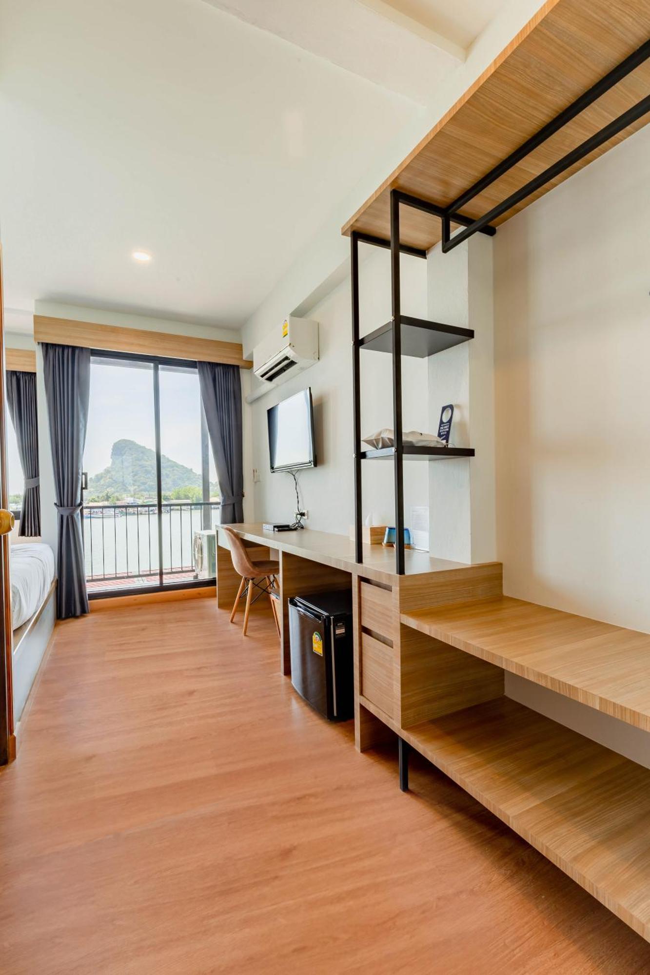 Hotel The Blue C Donsak Surat Thani Esterno foto