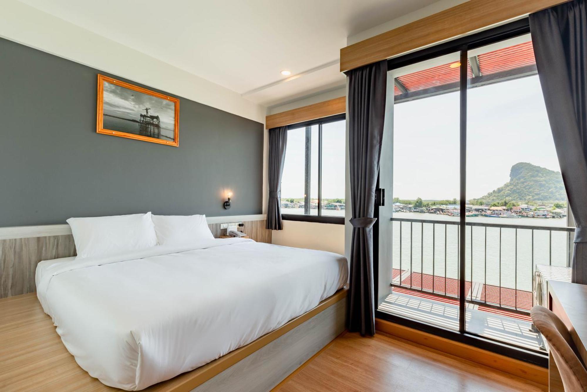 Hotel The Blue C Donsak Surat Thani Esterno foto
