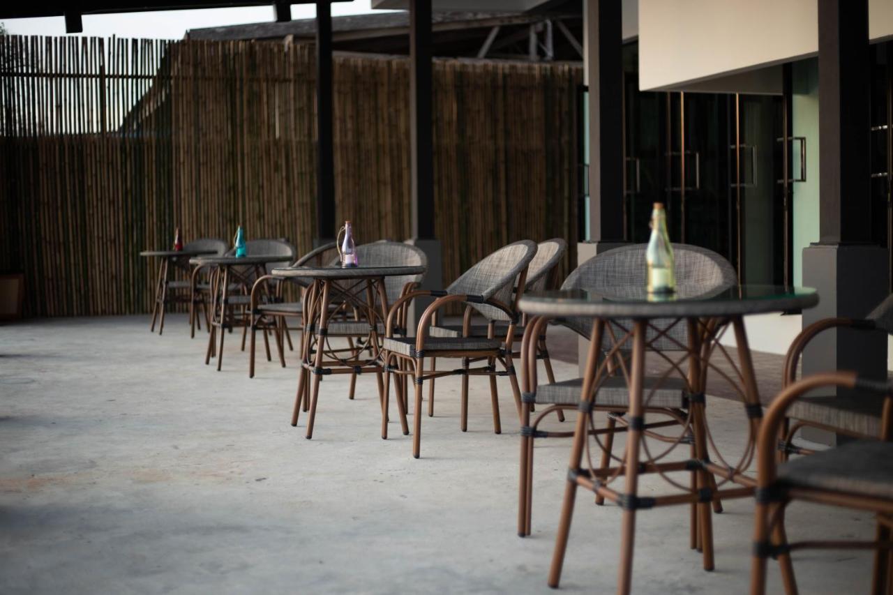 Hotel The Blue C Donsak Surat Thani Esterno foto