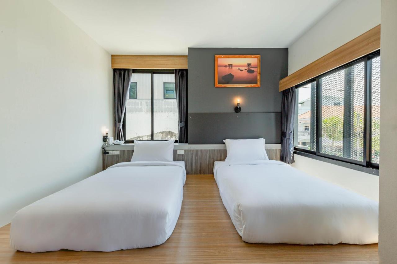 Hotel The Blue C Donsak Surat Thani Esterno foto