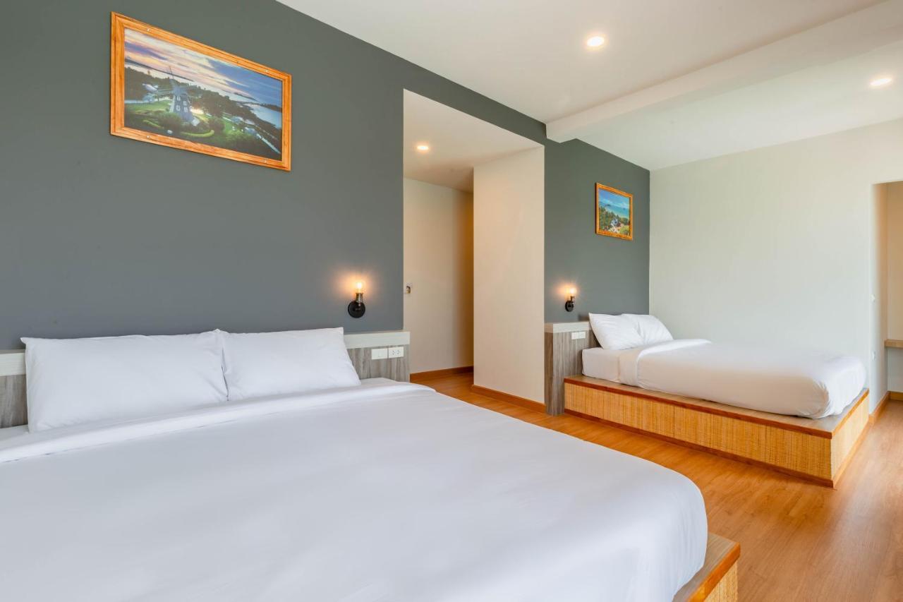 Hotel The Blue C Donsak Surat Thani Esterno foto