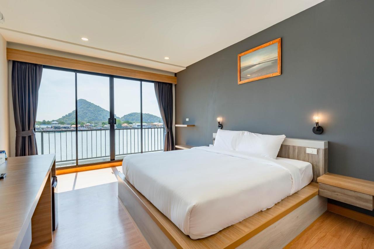 Hotel The Blue C Donsak Surat Thani Esterno foto