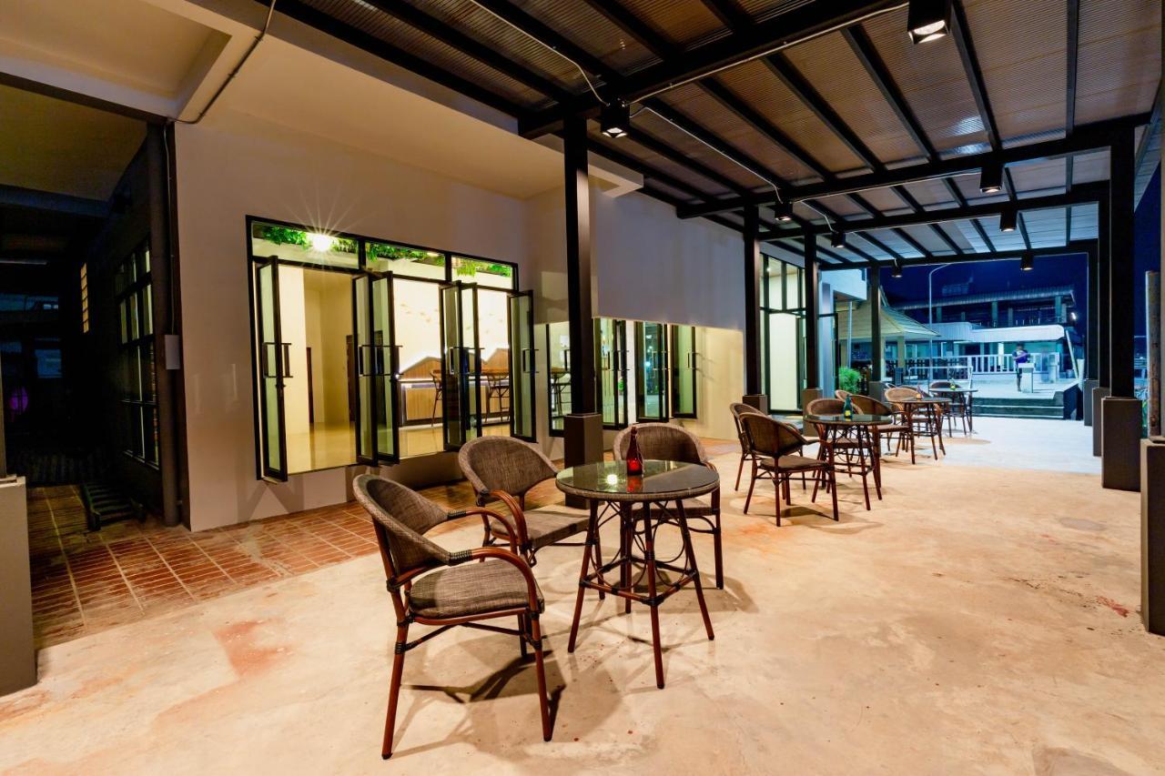 Hotel The Blue C Donsak Surat Thani Esterno foto