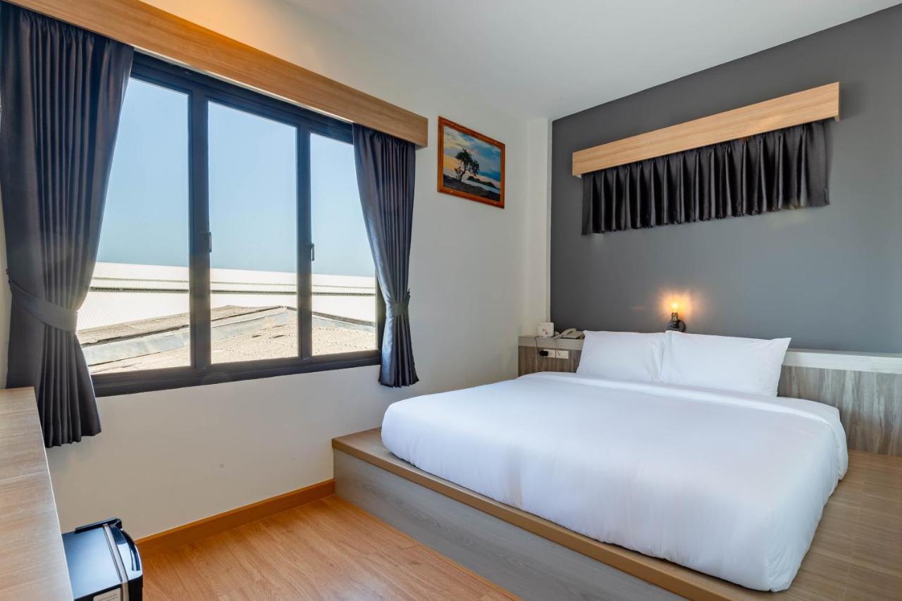 Hotel The Blue C Donsak Surat Thani Esterno foto