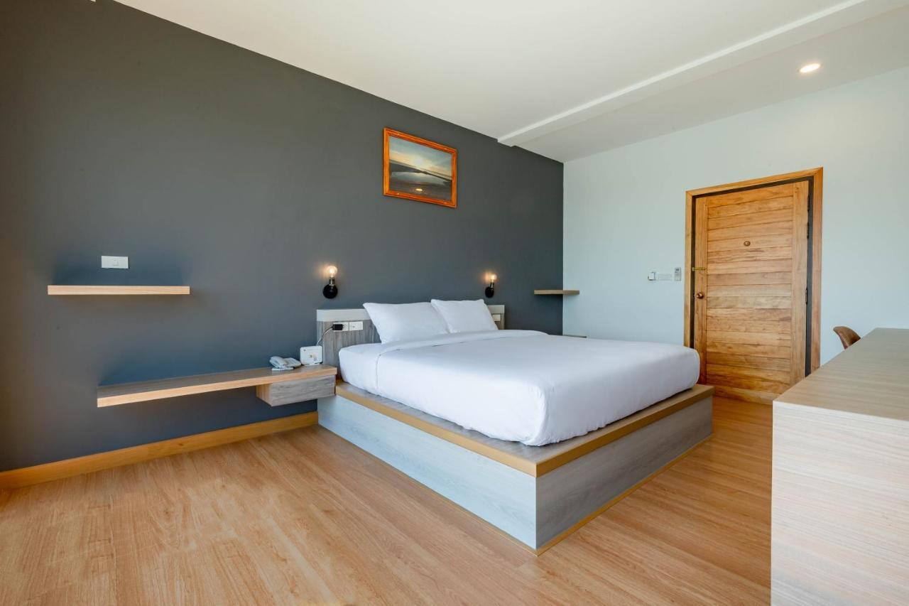 Hotel The Blue C Donsak Surat Thani Esterno foto